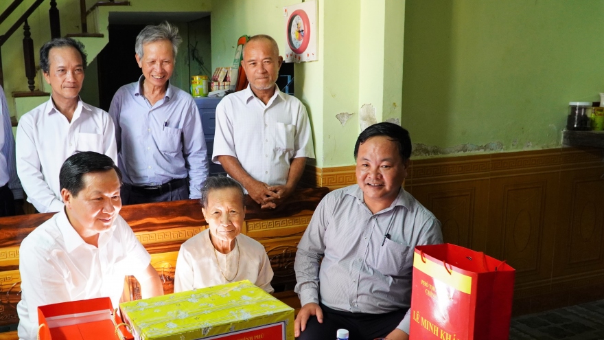 Phó Thủ tướng Chính phủ Lê Minh Khái thăm gia đình chính sách tại tỉnh Quảng Nam
